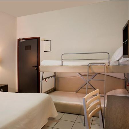 ריצ'יונה Hotel Ambassador מראה חיצוני תמונה