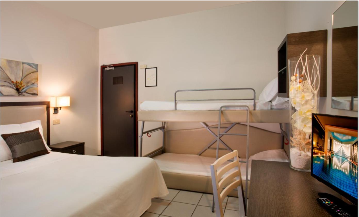 ריצ'יונה Hotel Ambassador מראה חיצוני תמונה