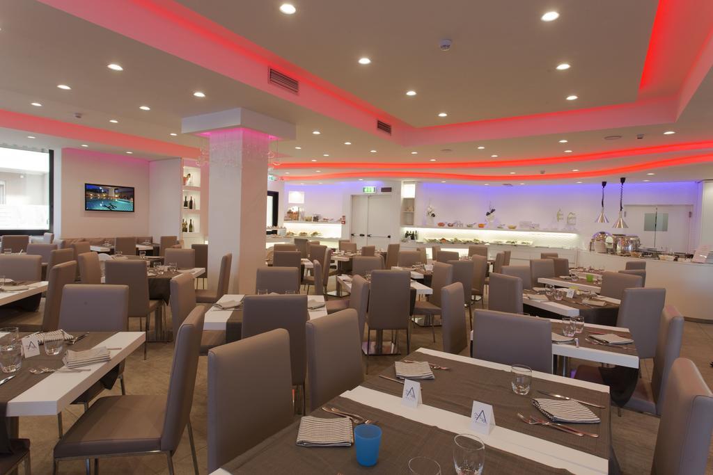 ריצ'יונה Hotel Ambassador מראה חיצוני תמונה