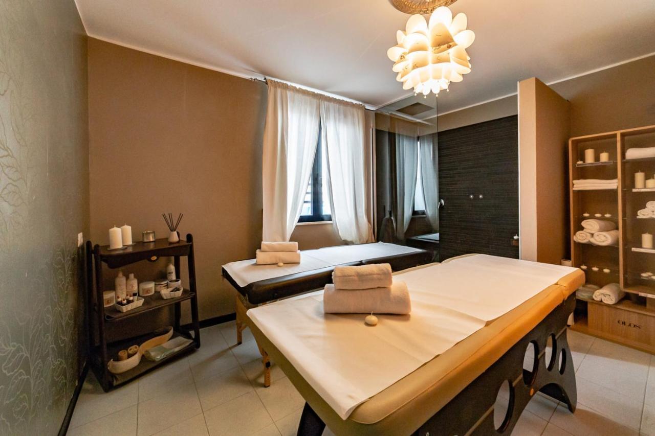 ריצ'יונה Hotel Ambassador מראה חיצוני תמונה